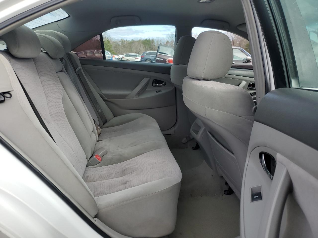 2011 Toyota Camry - Image 11