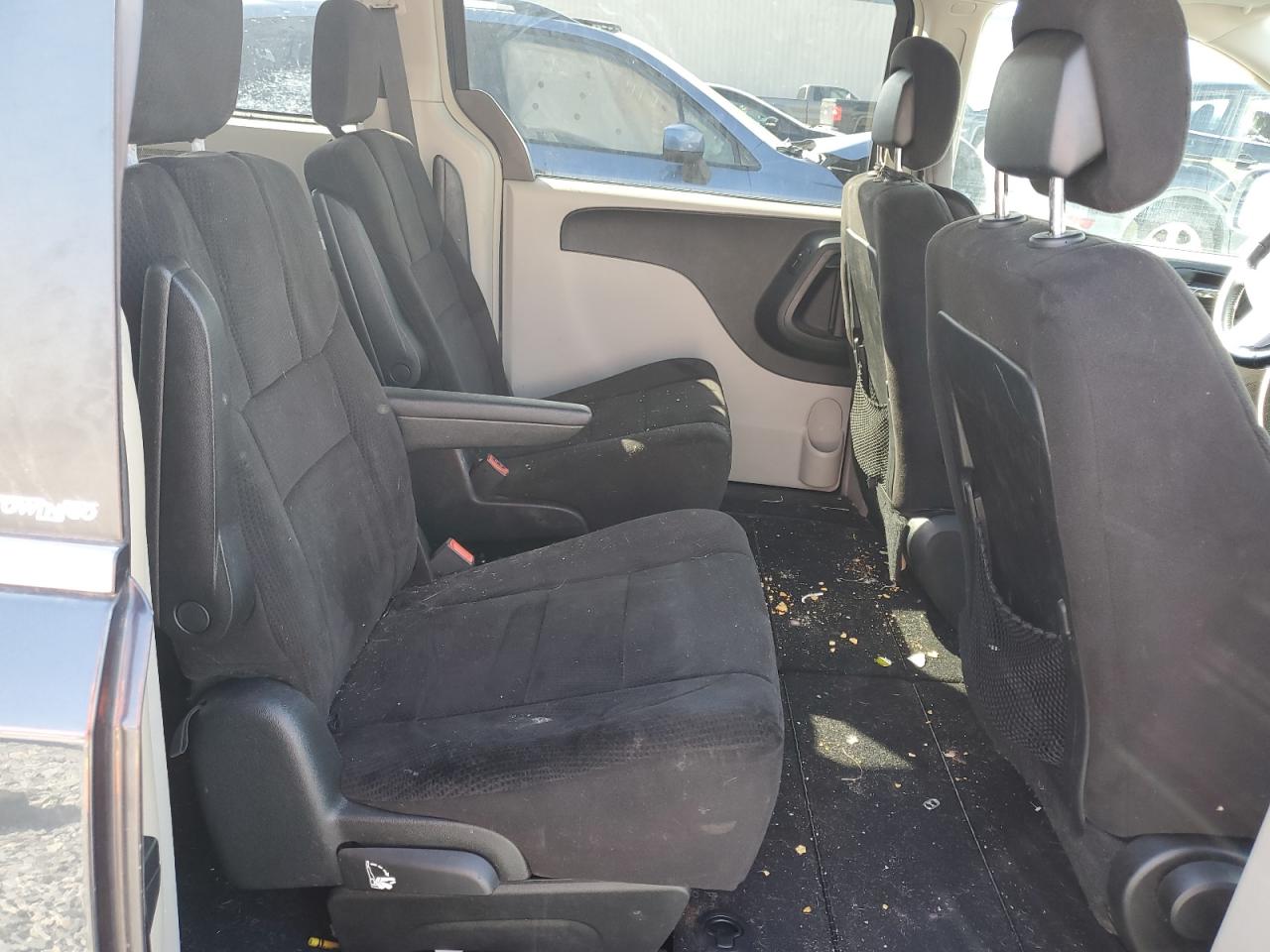 2013 Chrysler Town & Country - Image 11