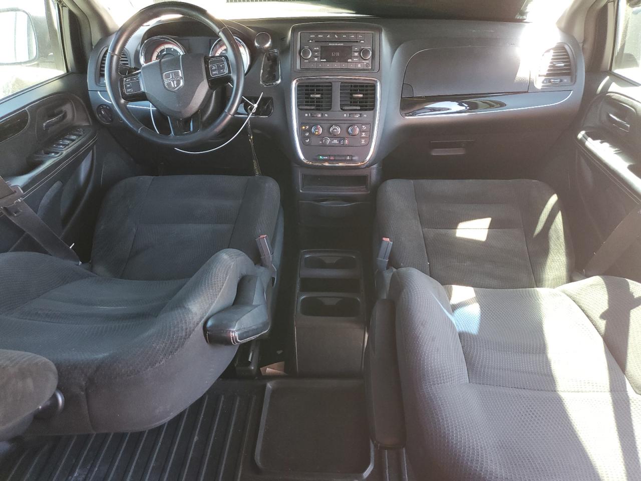 2017 Dodge Caravan - Image 8