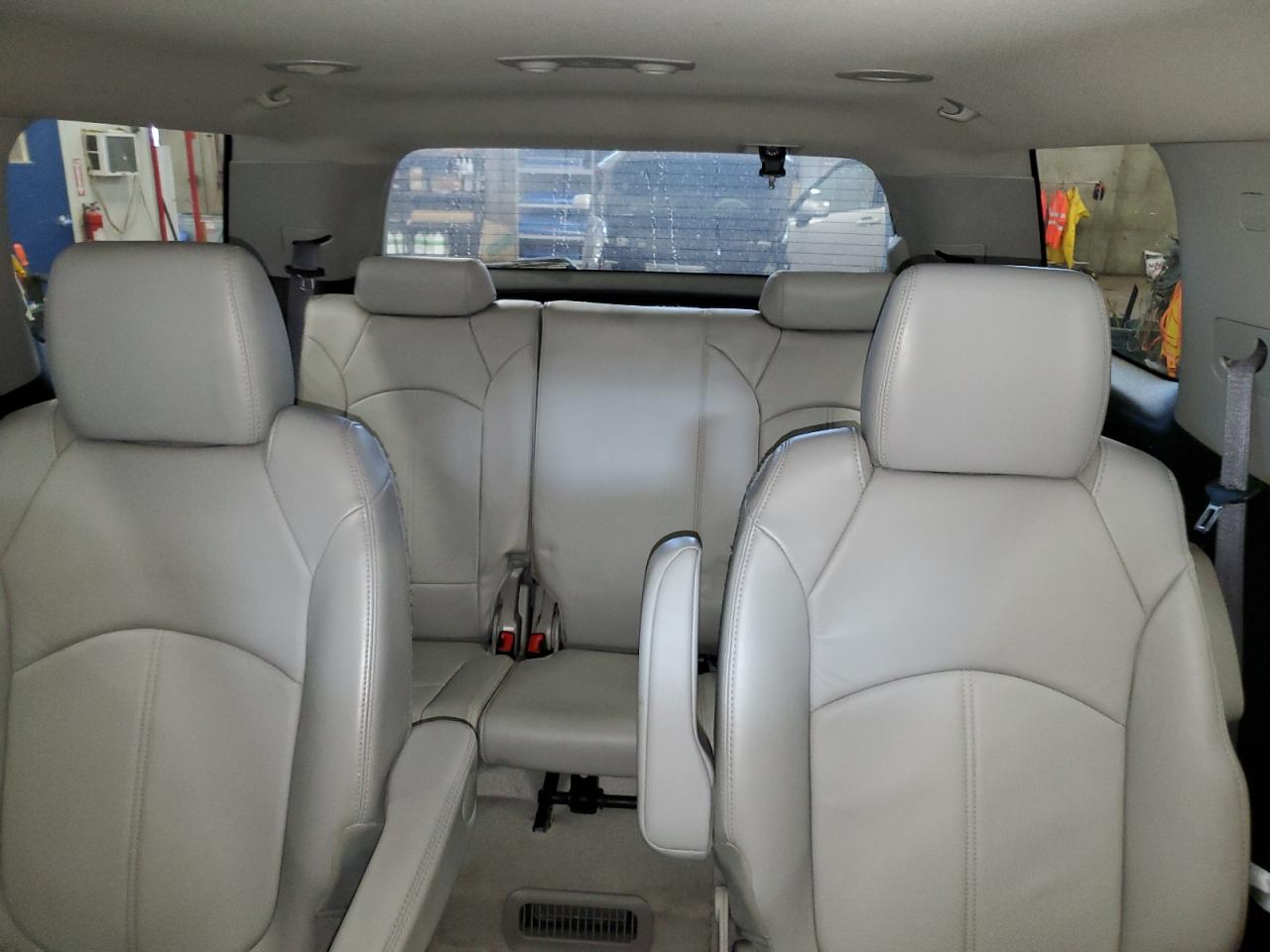 2011 GMC Acadia - Image 10