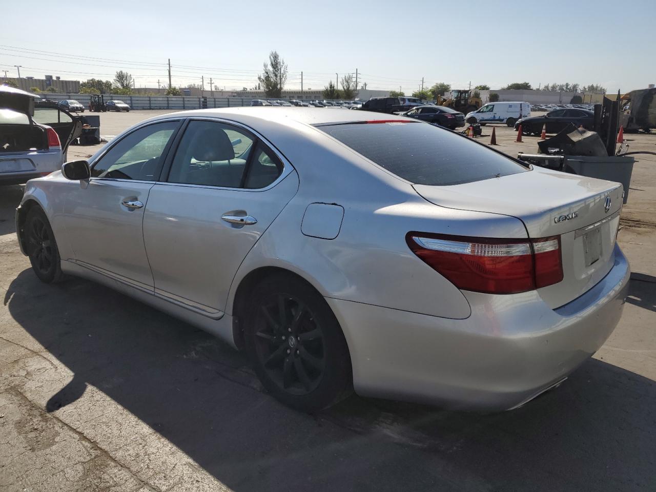 2008 Lexus LS - Image 2