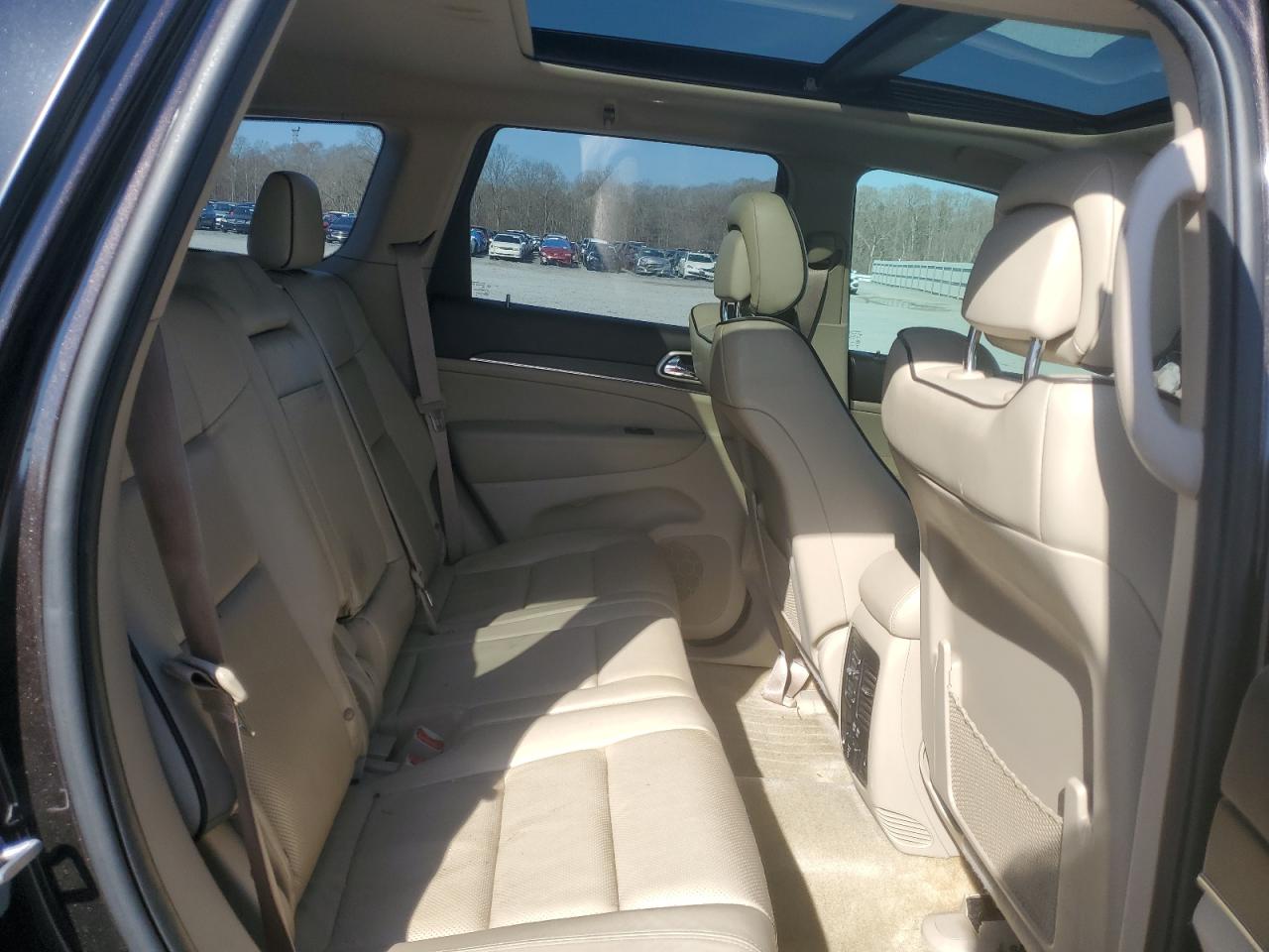 2017 Jeep Grand Cherokee - Image 10