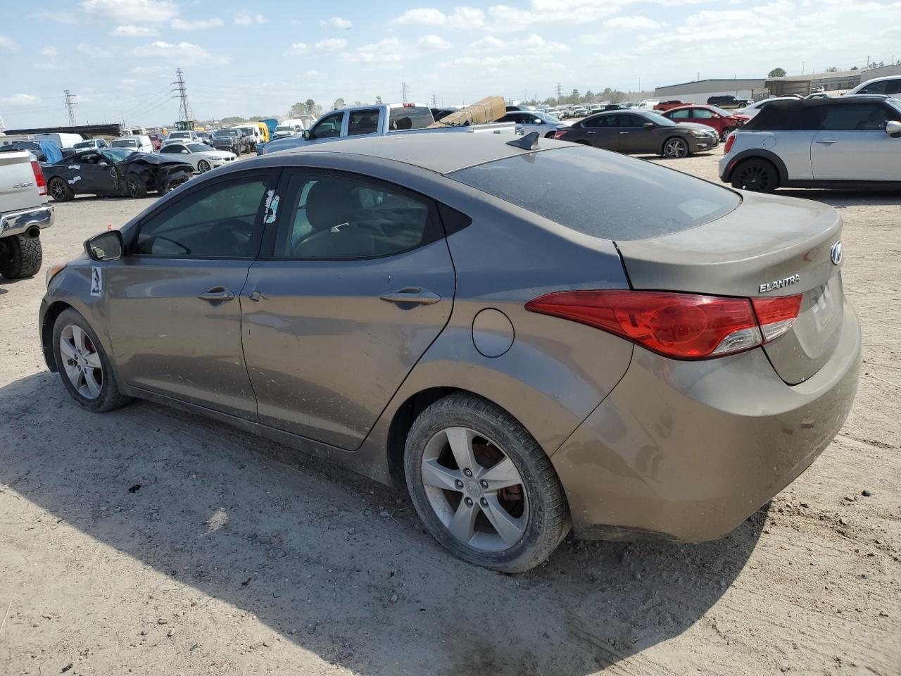 2012 Hyundai Elantra - Image 2