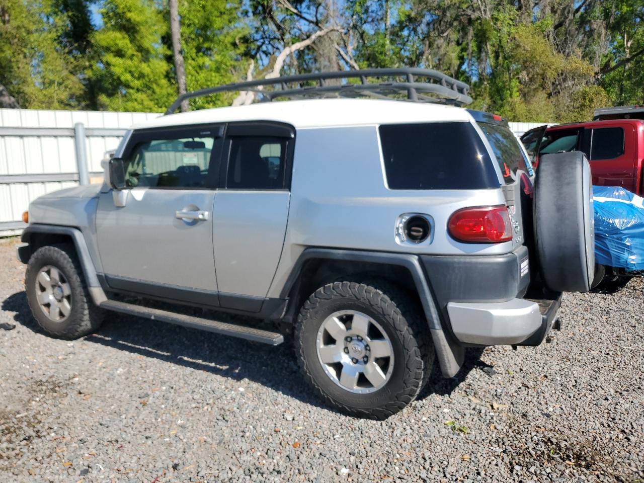 2007 Toyota FJ Cruiser - Image 2