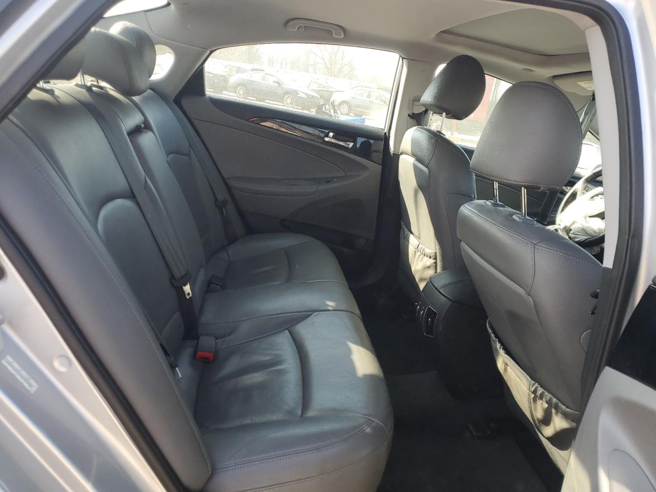 2011 Hyundai Sonata - Image 11