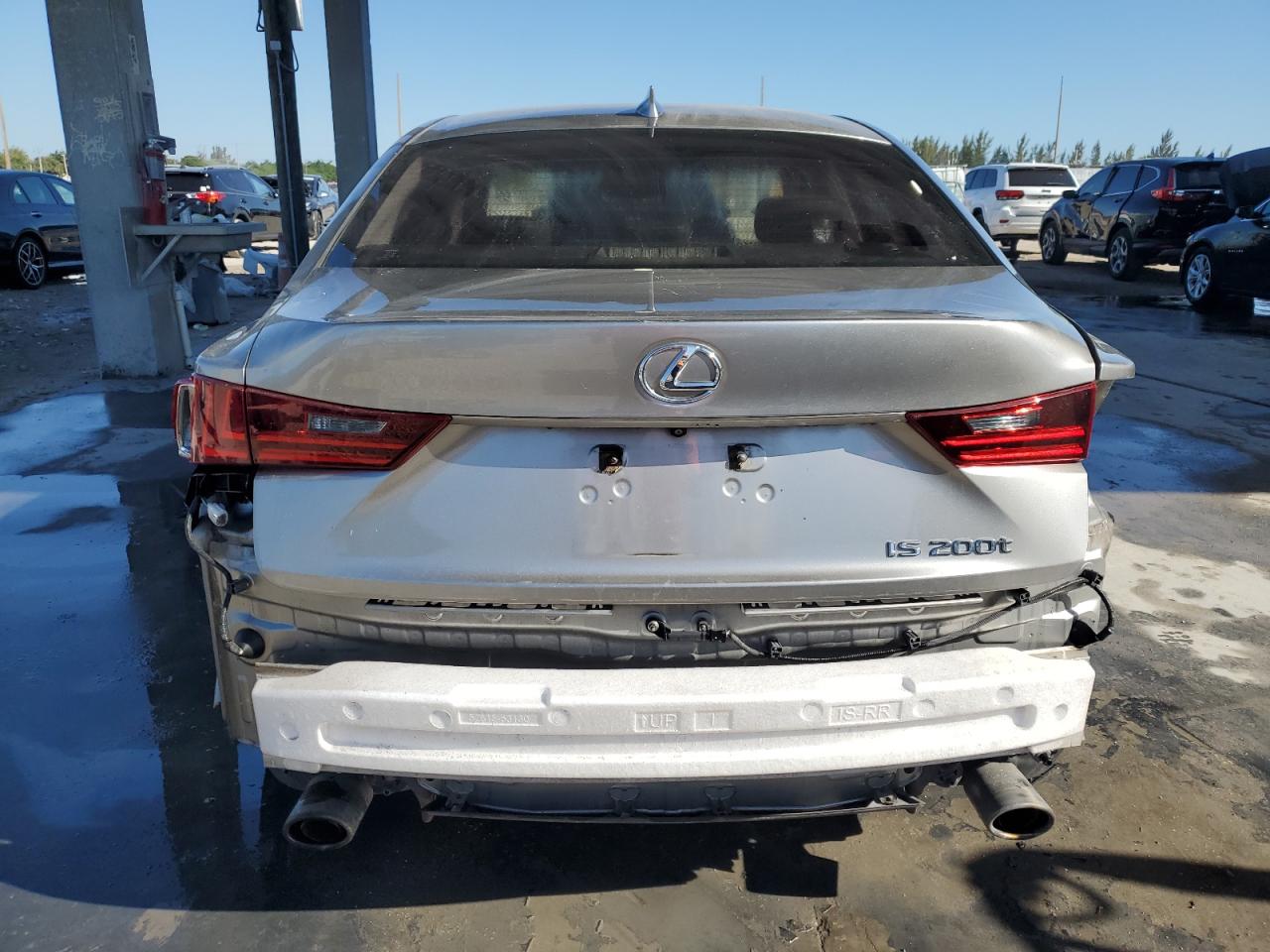 2016 Lexus IS - Image 6