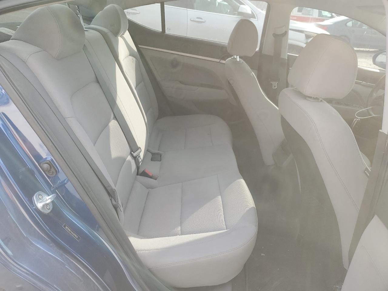 2018 Hyundai Elantra - Image 10