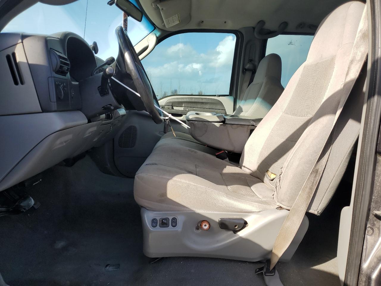 2007 Ford F350 - Image 7