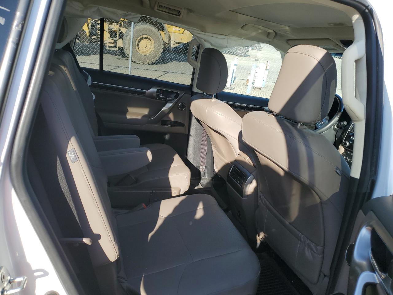 2023 Lexus GX - Image 11