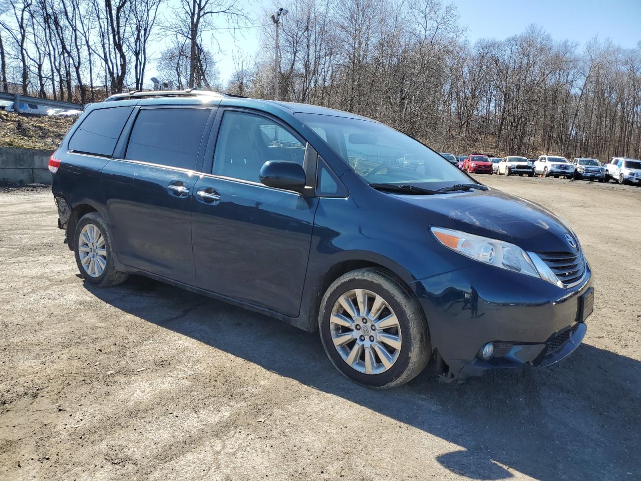 2012 Toyota Sienna - Image 4