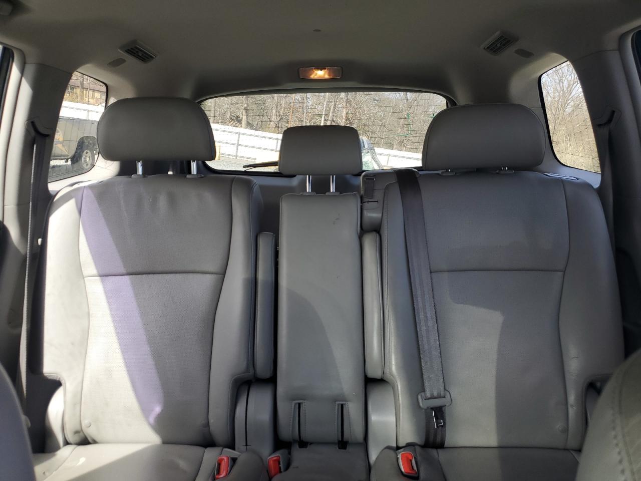 2013 Toyota Highlander - Image 10