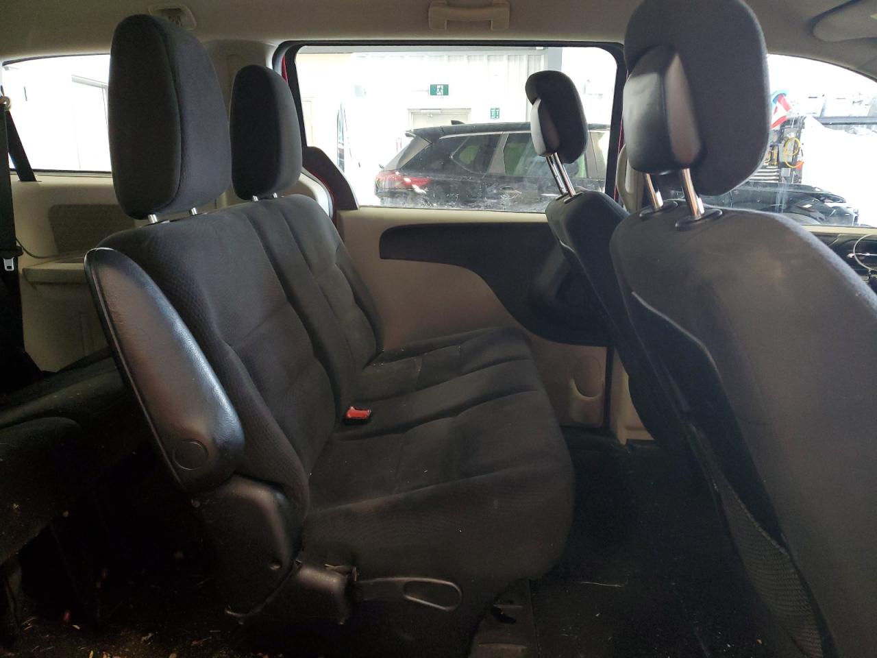 2015 Dodge Caravan - Image 11