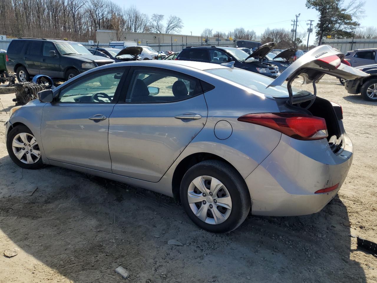 2016 Hyundai Elantra - Image 2