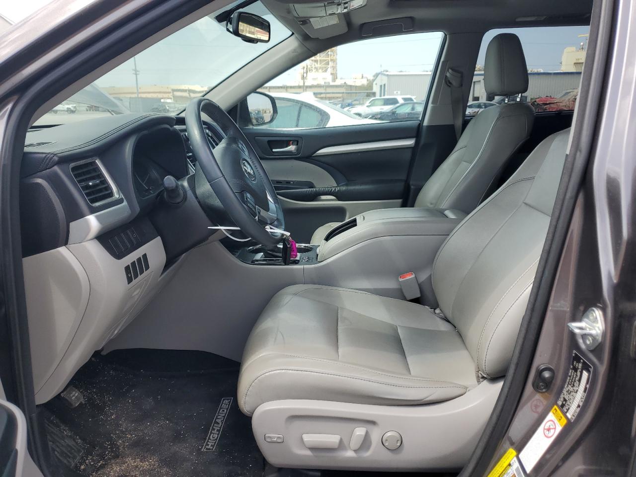 2015 Toyota Highlander - Image 7