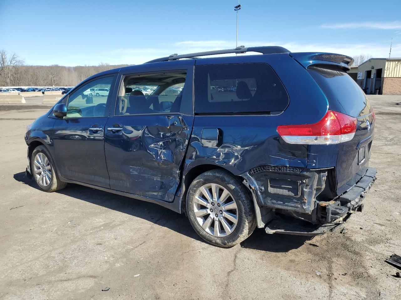 2012 Toyota Sienna - Image 2
