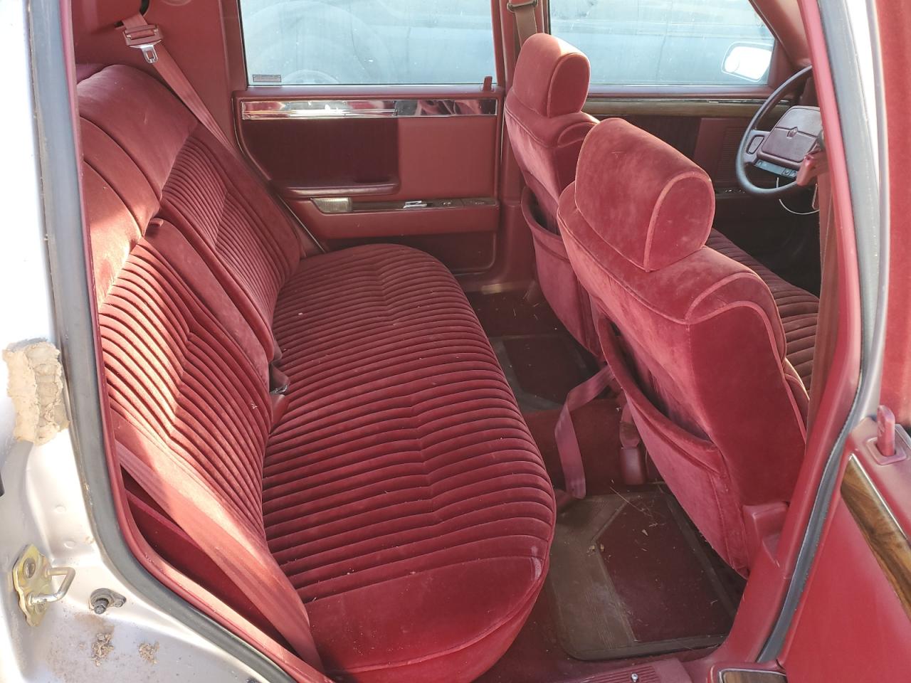 1992 Chrysler New Yorker C-Body Salon VIN: 1C3XC66R4ND782435 Lot: 50000075