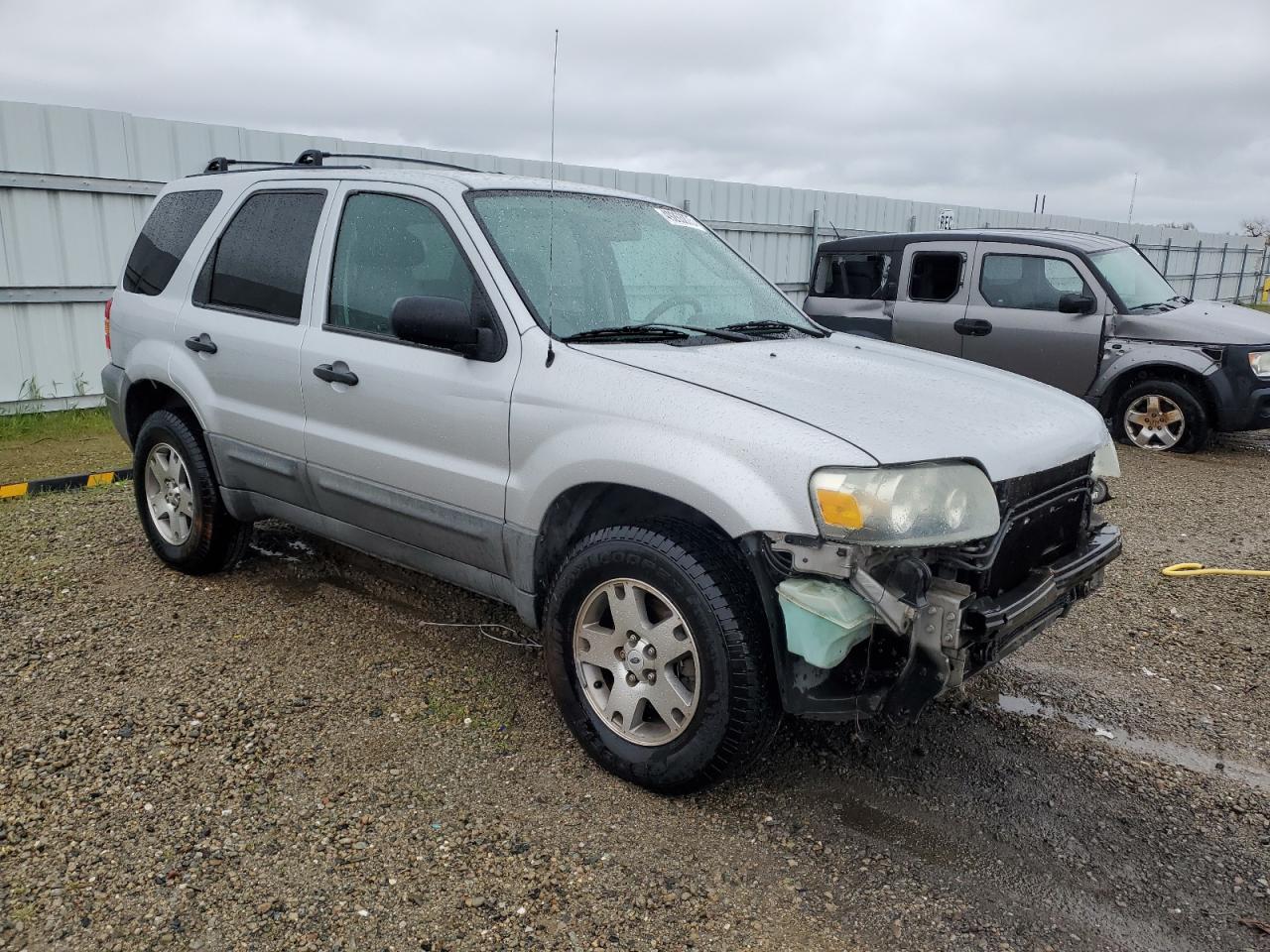 2005 Ford Escape - Image 4
