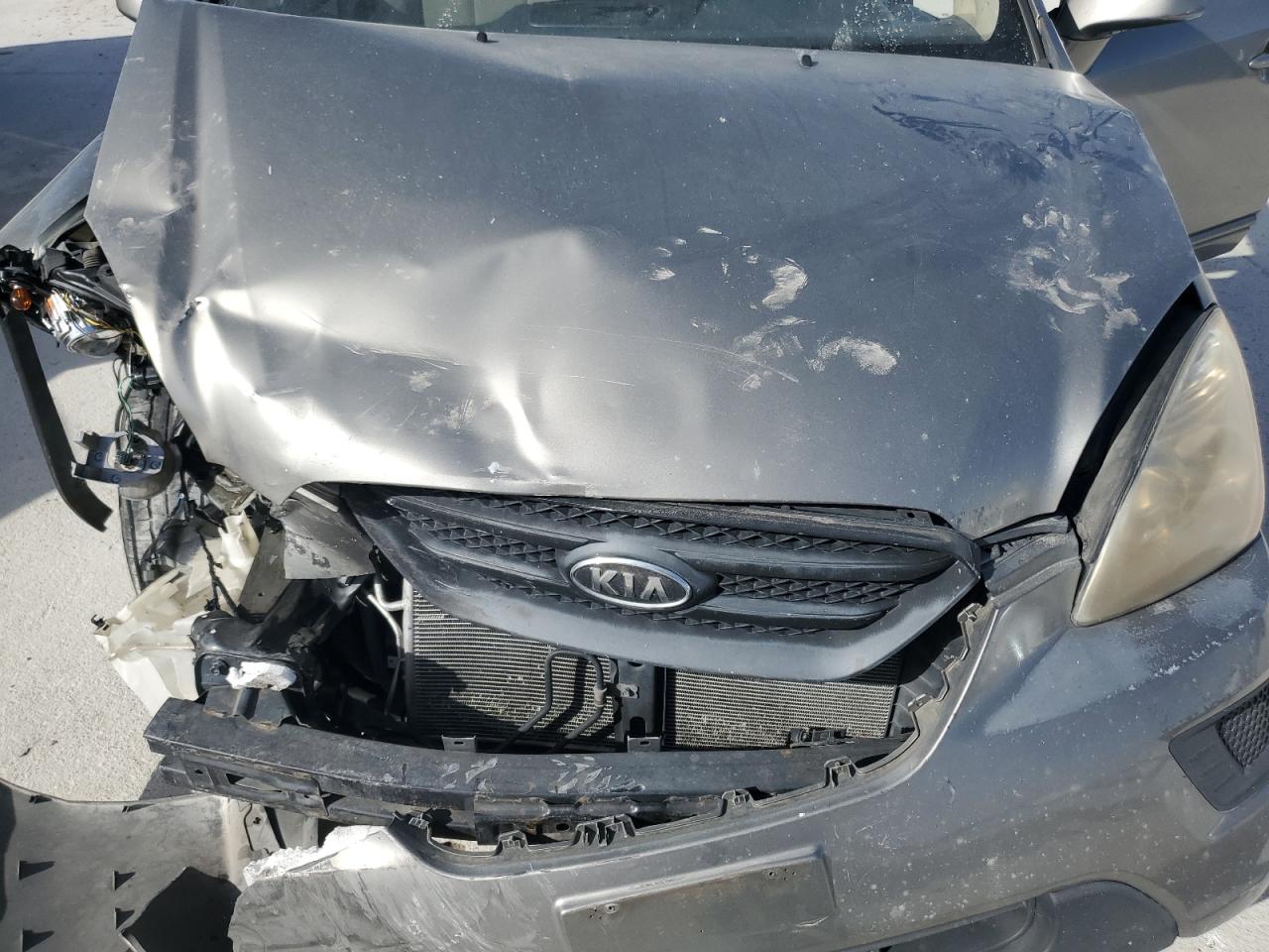 2009 Kia Rondo - Image 12