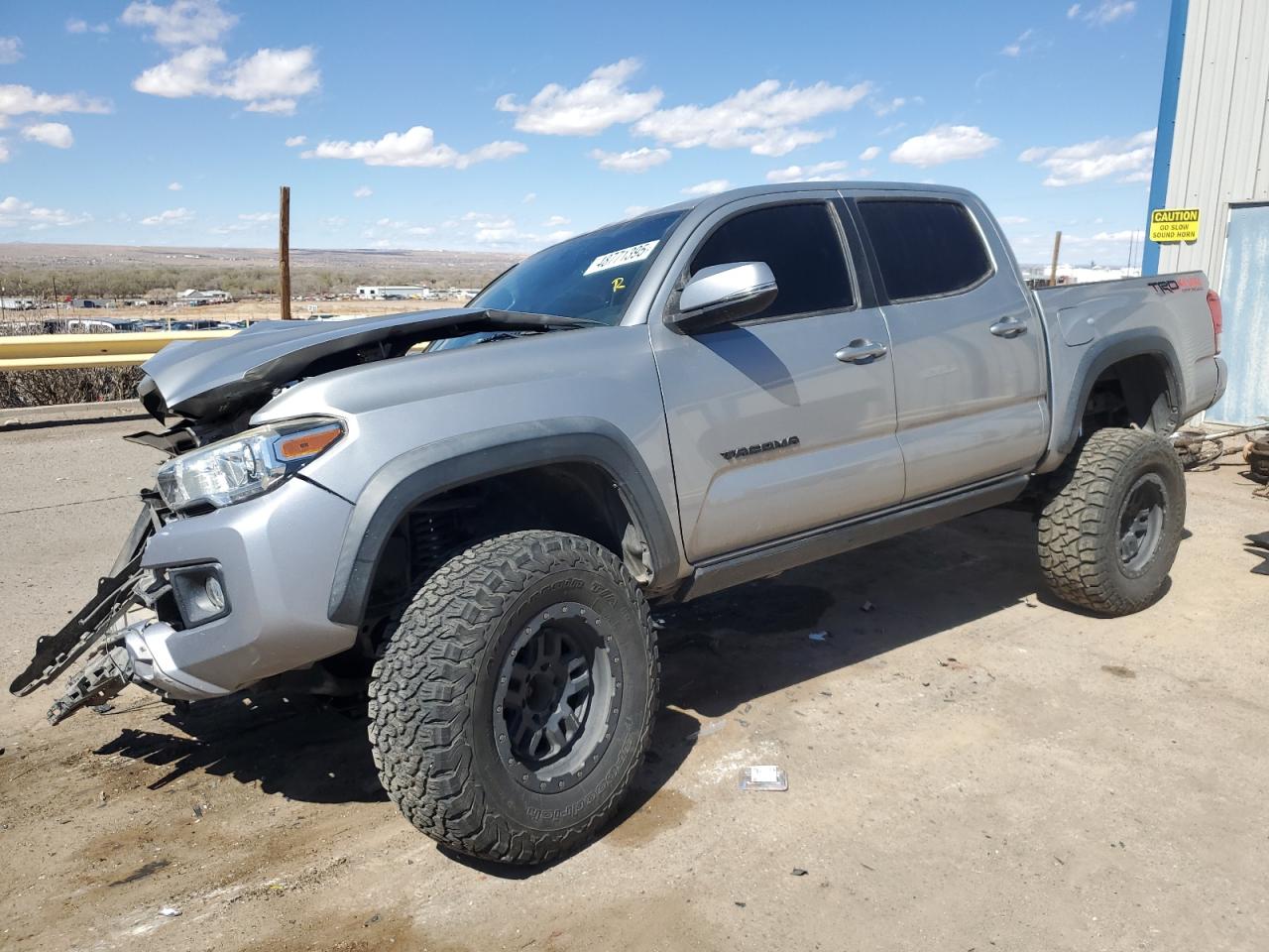 2017 Toyota Tacoma Double Cab იყიდება Albuquerque-ში, NM - Front End