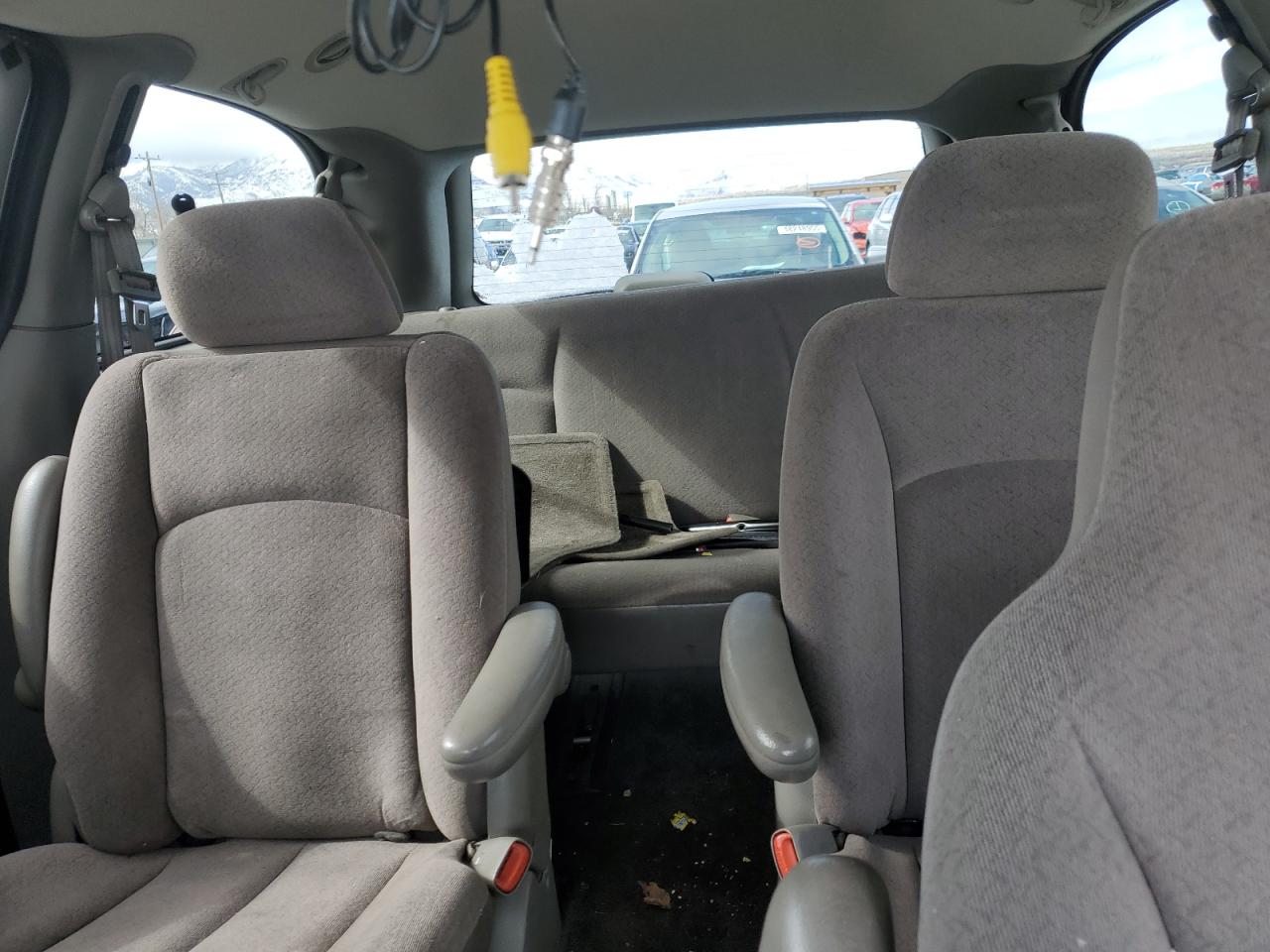 2003 Chrysler Town & Country - Image 10