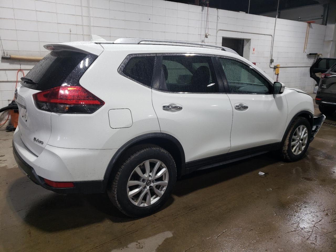 KNMAT2MV0HP606303 NISSAN ROGUE 2017