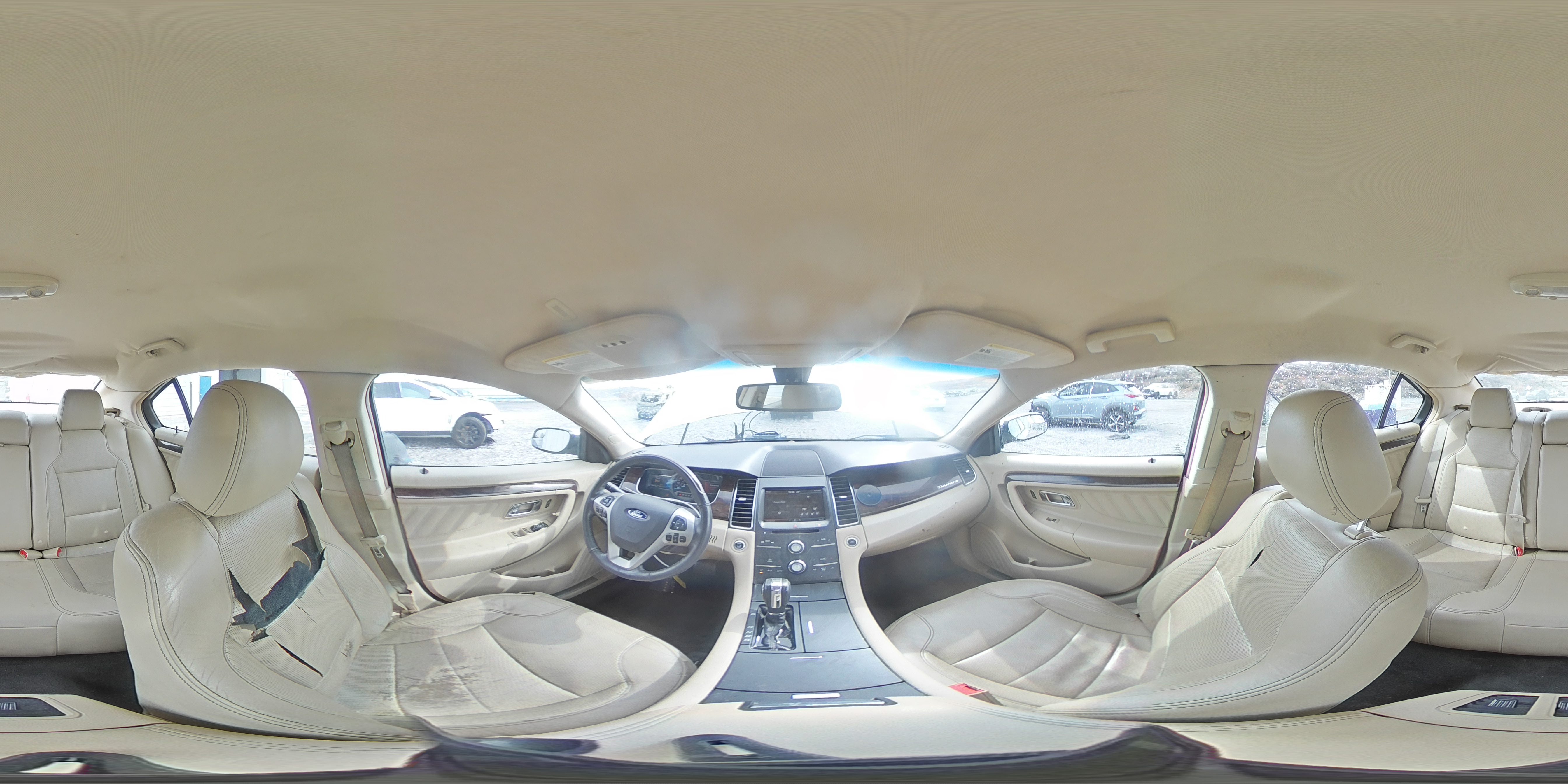 2014 Ford Taurus - Image 13