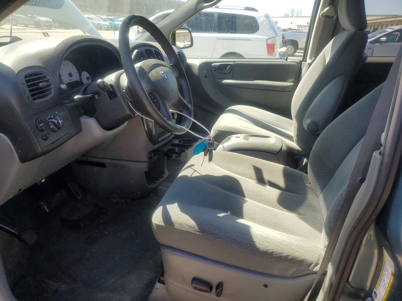 2005 Dodge Caravan - Image 7