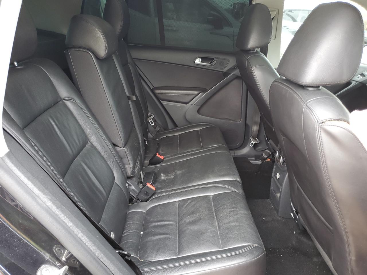 2017 Volkswagen Tiguan - Image 11