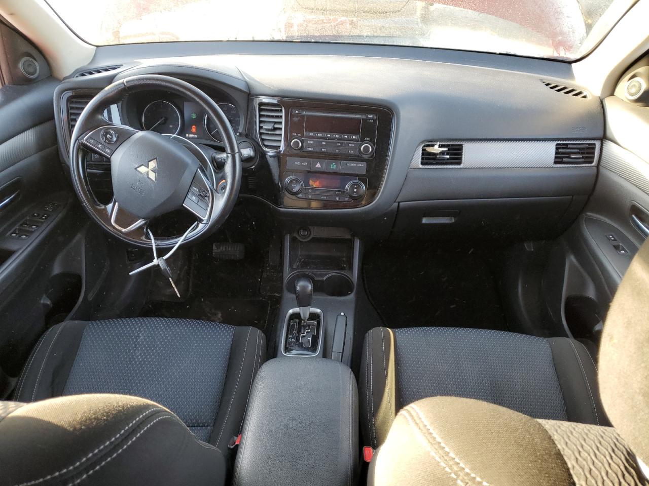 2016 Mitsubishi Outlander - Image 8