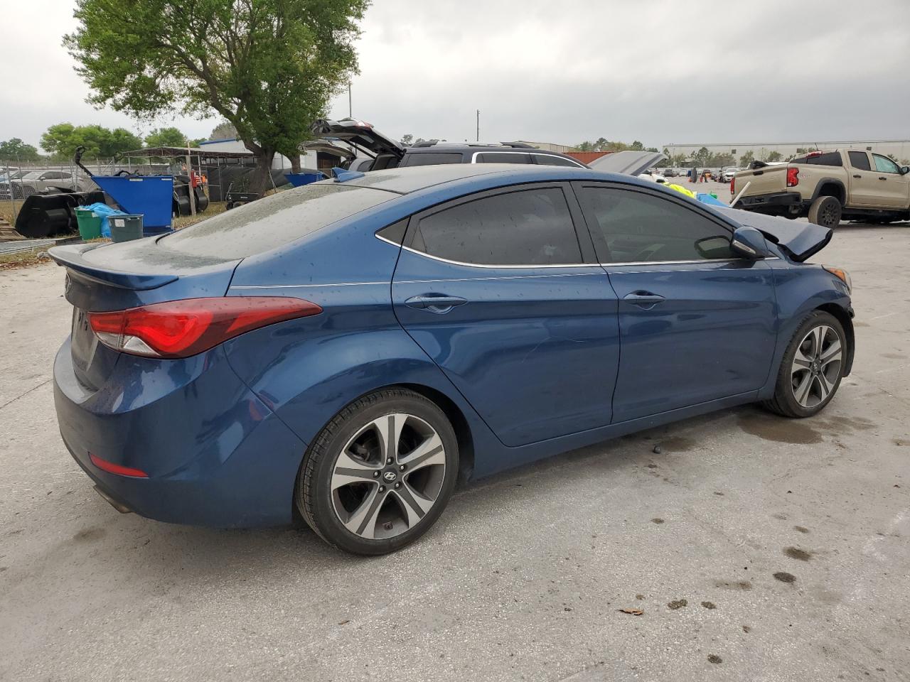 2015 Hyundai Elantra - Image 3