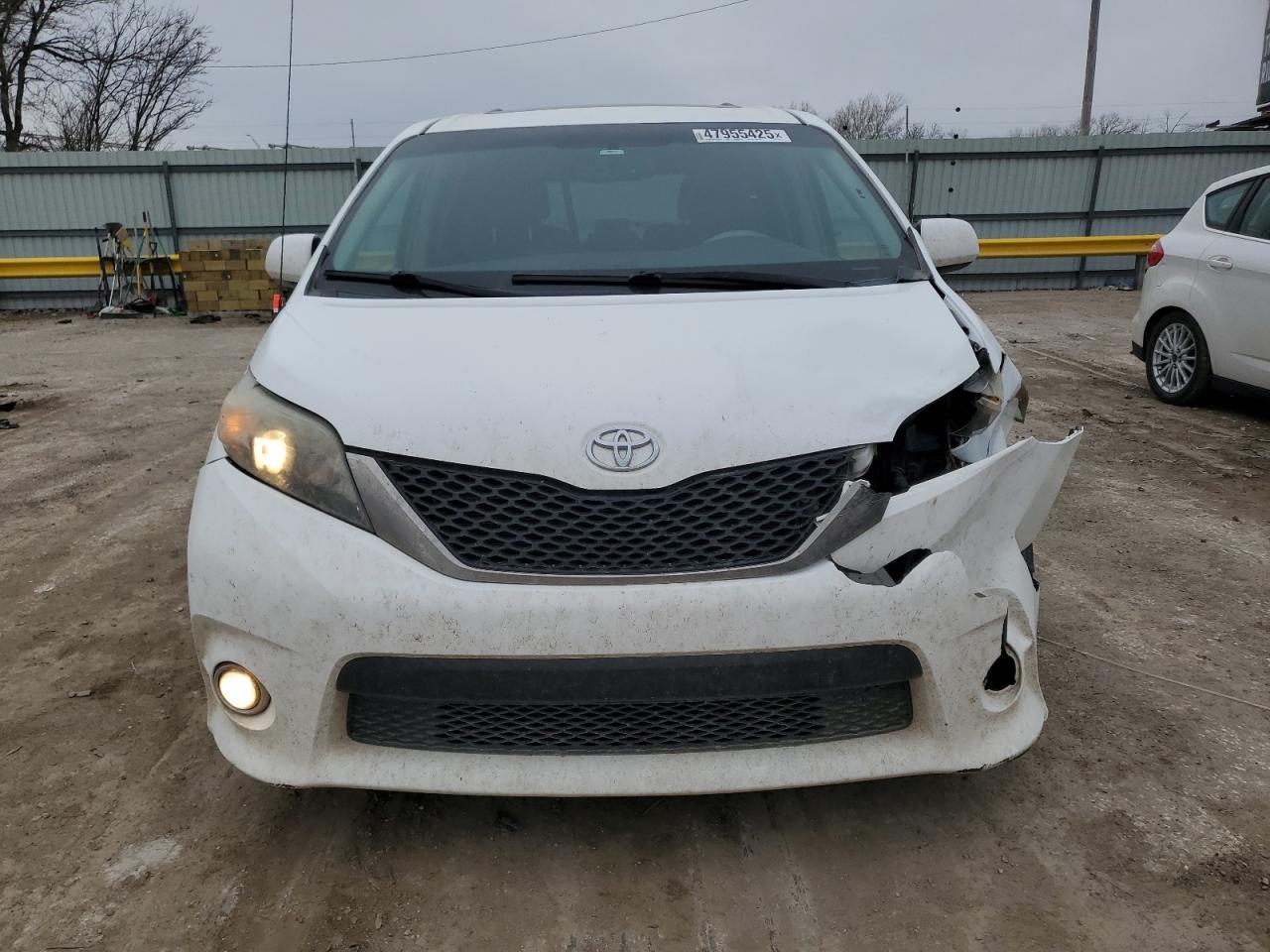 2012 Toyota Sienna - Image 5