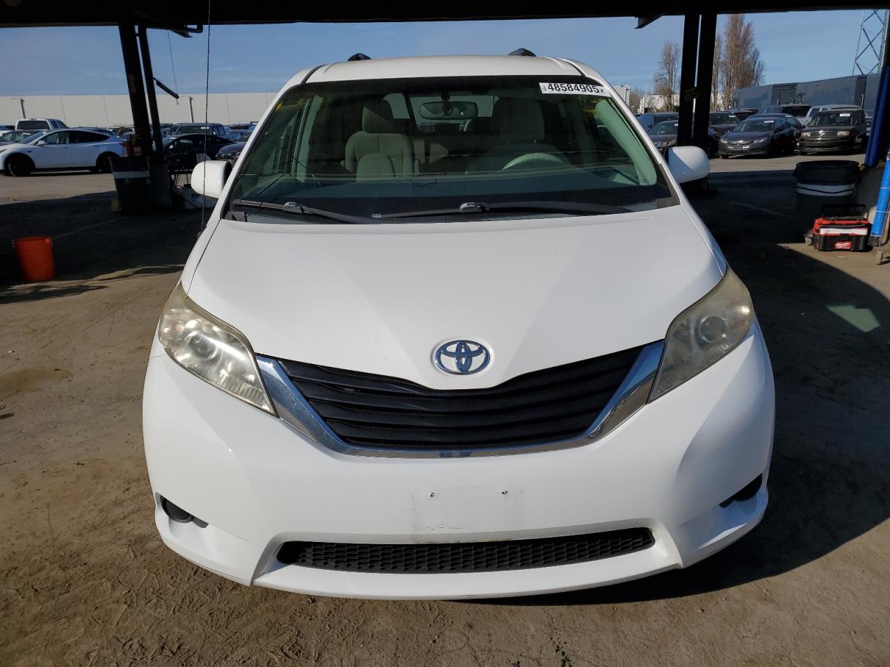 2013 Toyota Sienna - Image 5