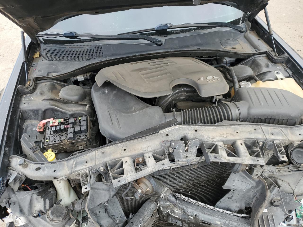 2016 Chrysler 300 - Image 13