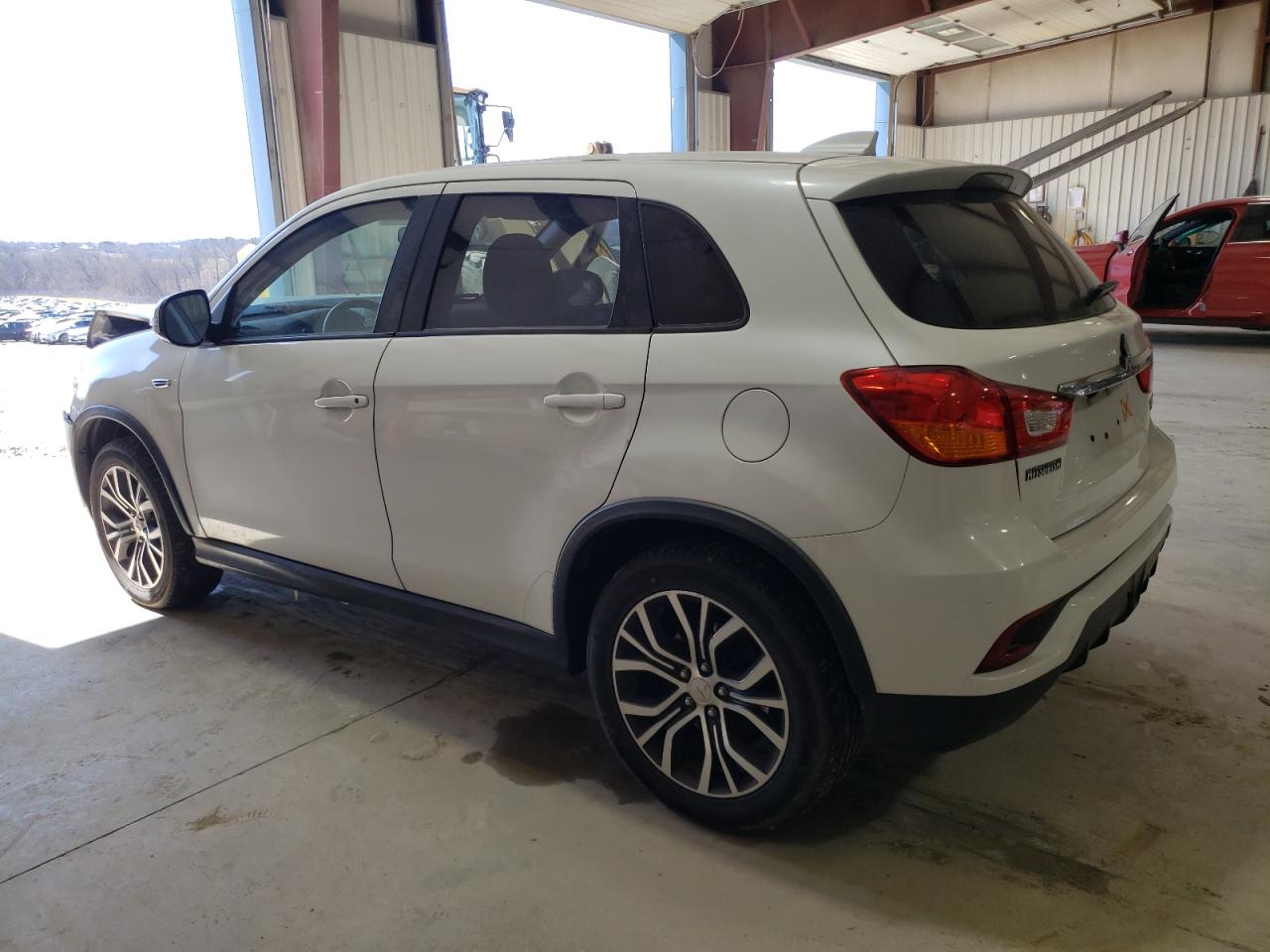 2019 Mitsubishi Outlander - Image 2