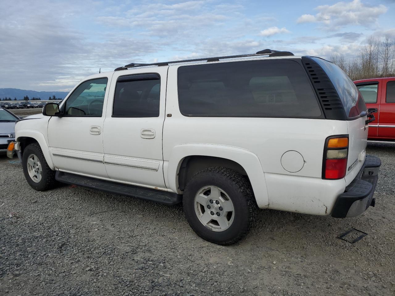 2004 Chevrolet Suburban - Image 2