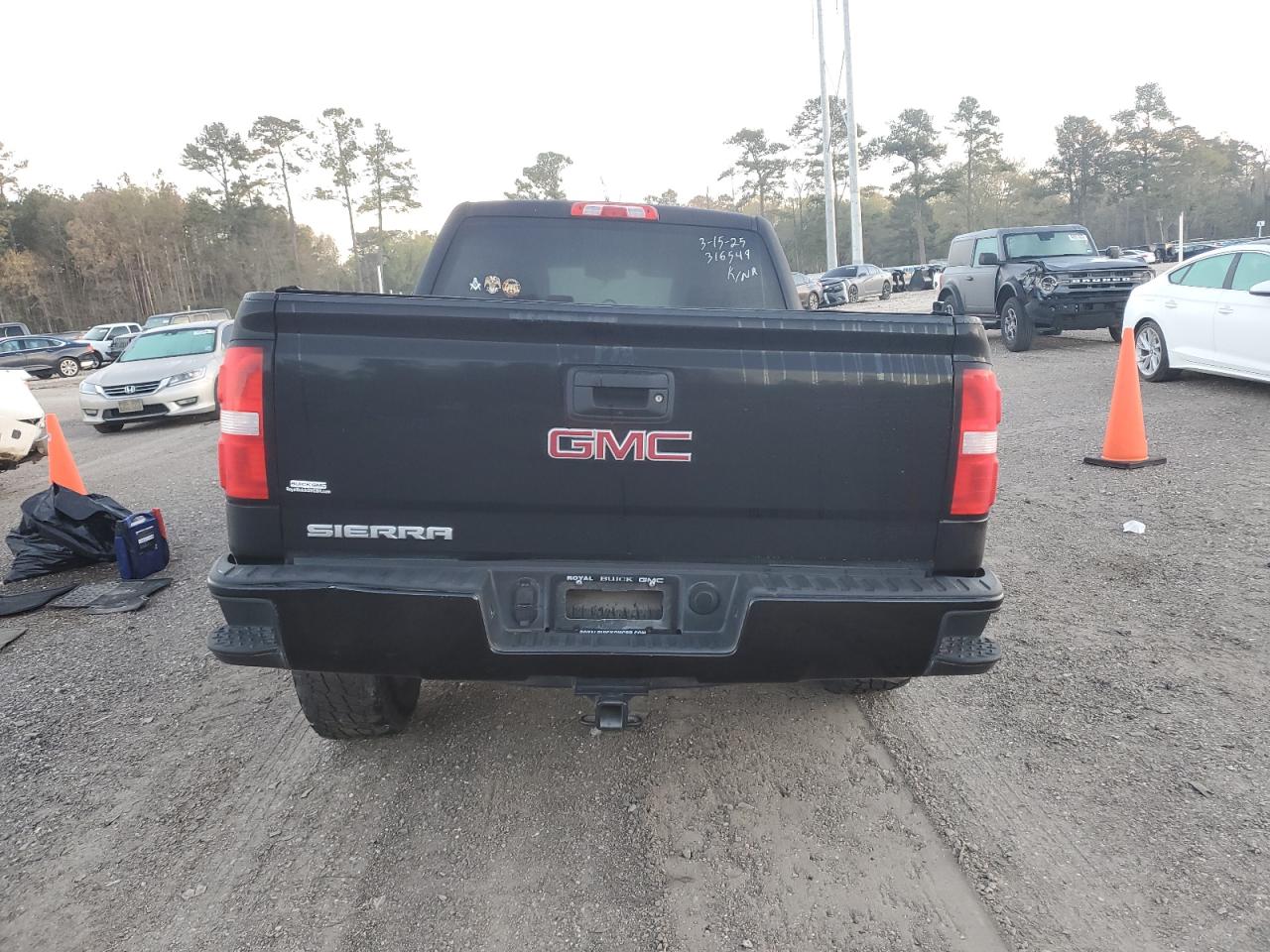 2017 GMC Sierra - Image 6
