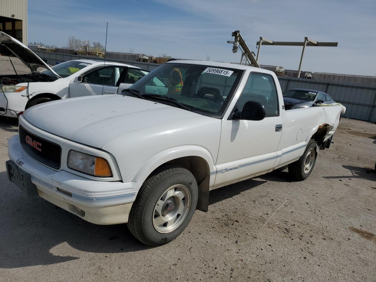 1996 Gmc Sonoma  for Sale in Kansas City, KS - Rear End