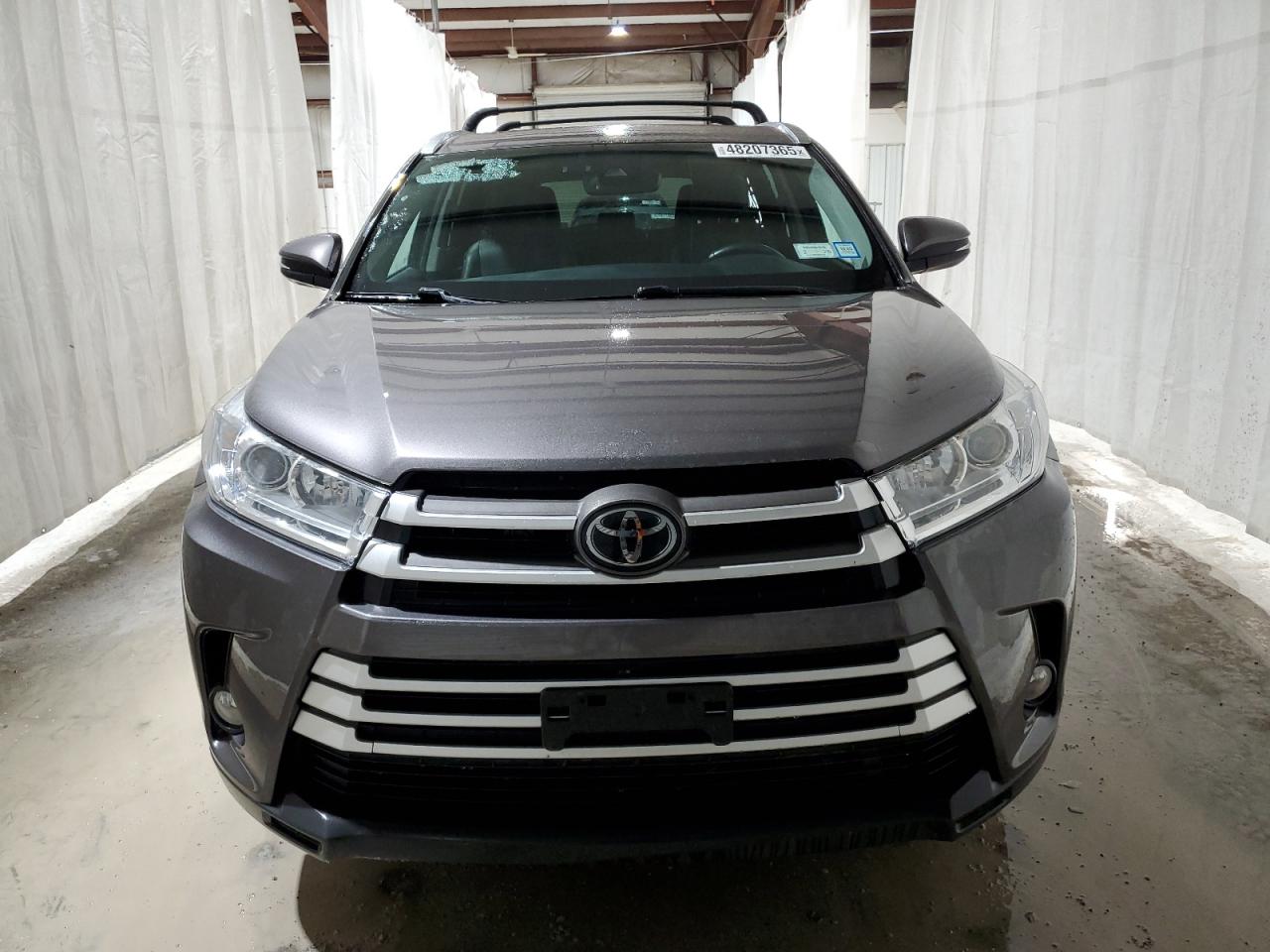 2017 Toyota Highlander - Image 5