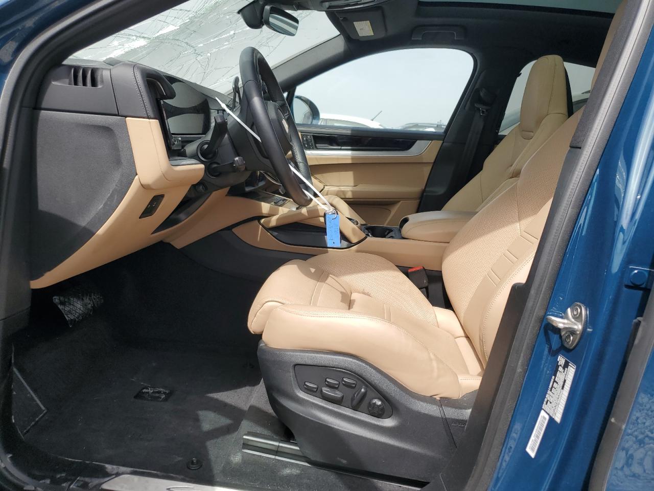 2024 Porsche Cayenne - Image 7