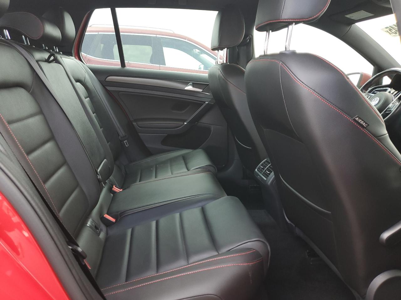 2018 Volkswagen GTI - Image 10