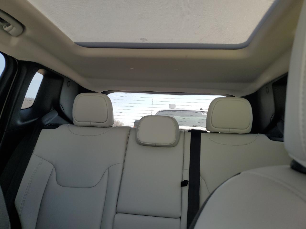 2020 Jeep Renegade - Image 10