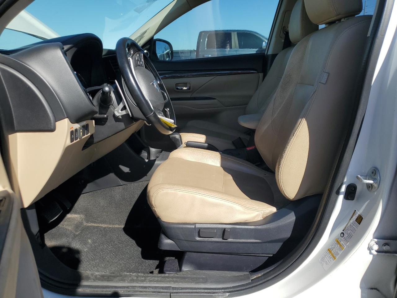 2016 Mitsubishi Outlander - Image 7