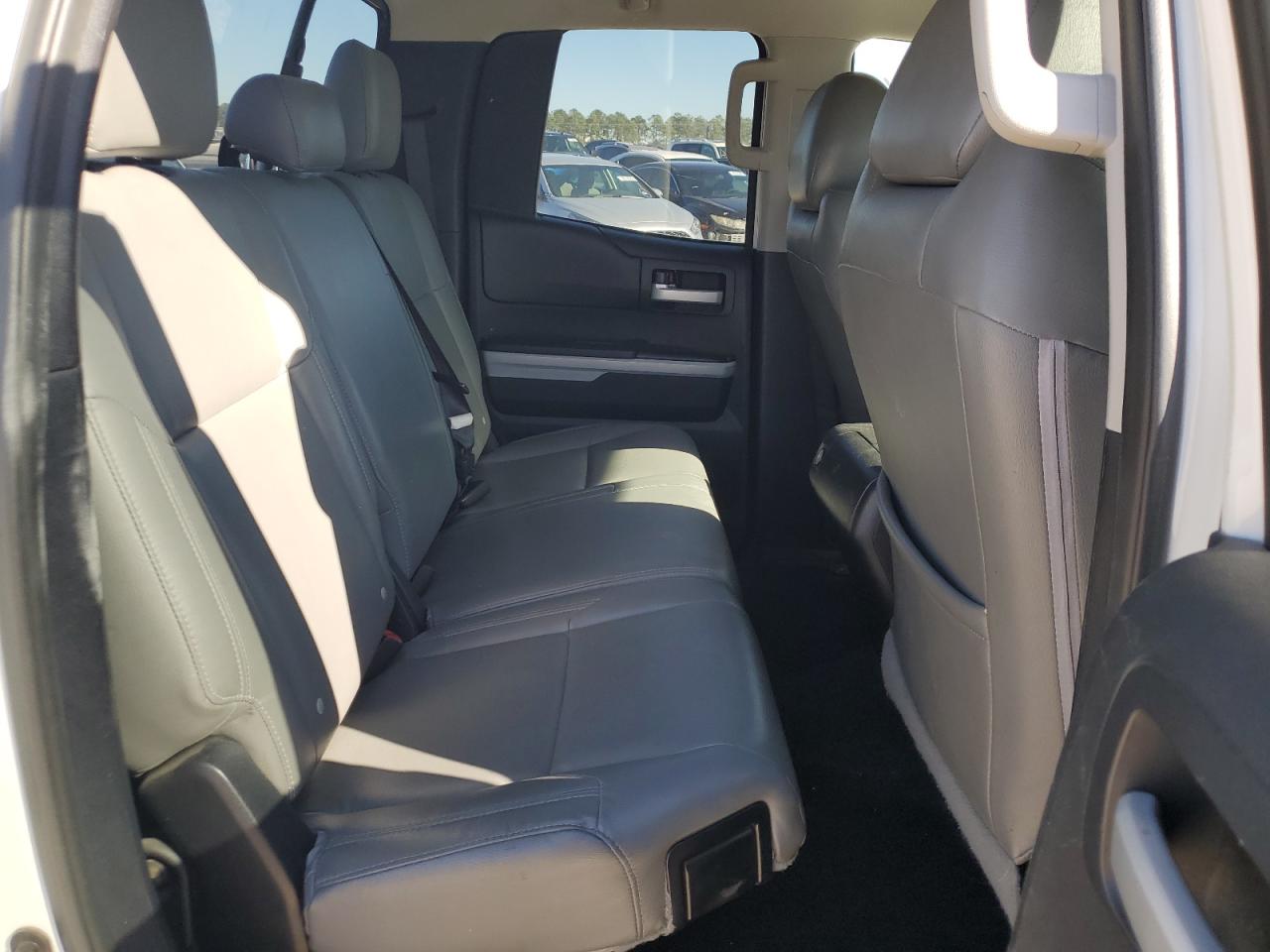 2014 Toyota Tundra - Image 10