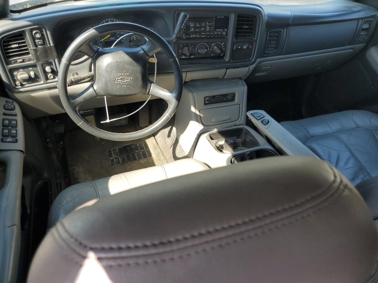 2001 Chevrolet Suburban - Image 8