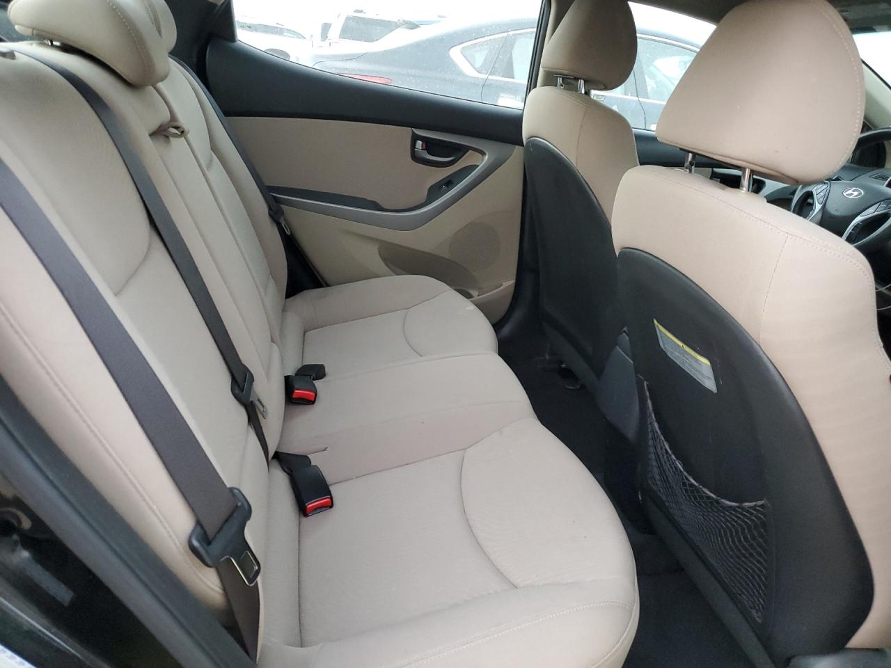2016 Hyundai Elantra - Image 10