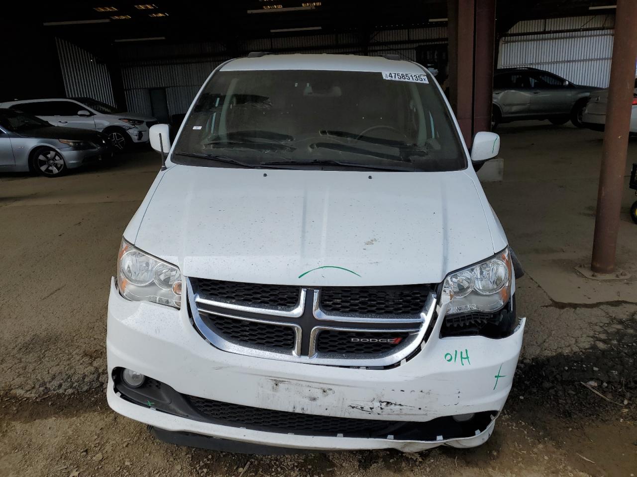 2019 Dodge Caravan - Image 5