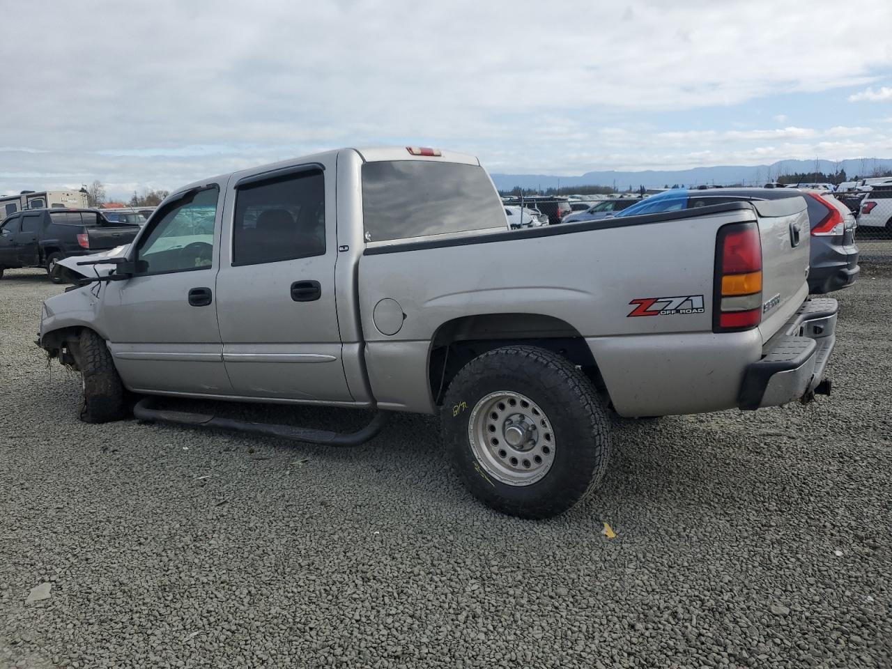 2004 GMC Sierra - Image 2