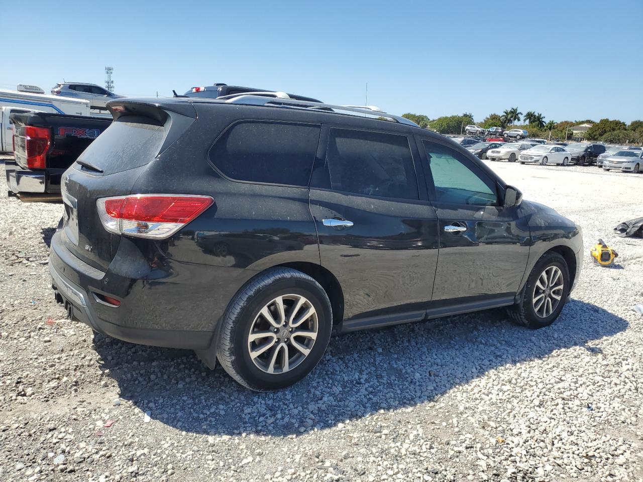 2015 Nissan Pathfinder - Image 3