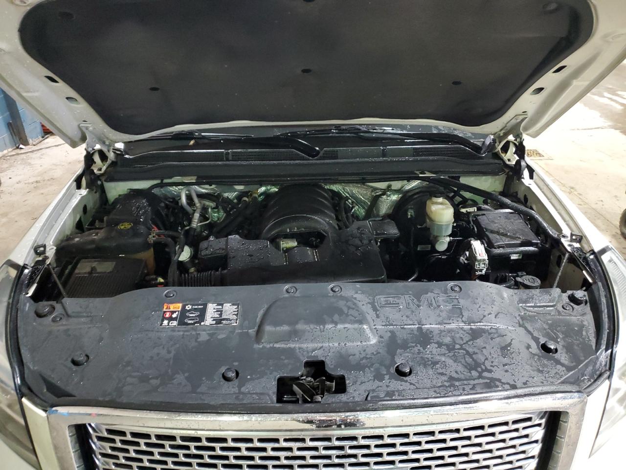 2015 GMC Yukon - Image 12