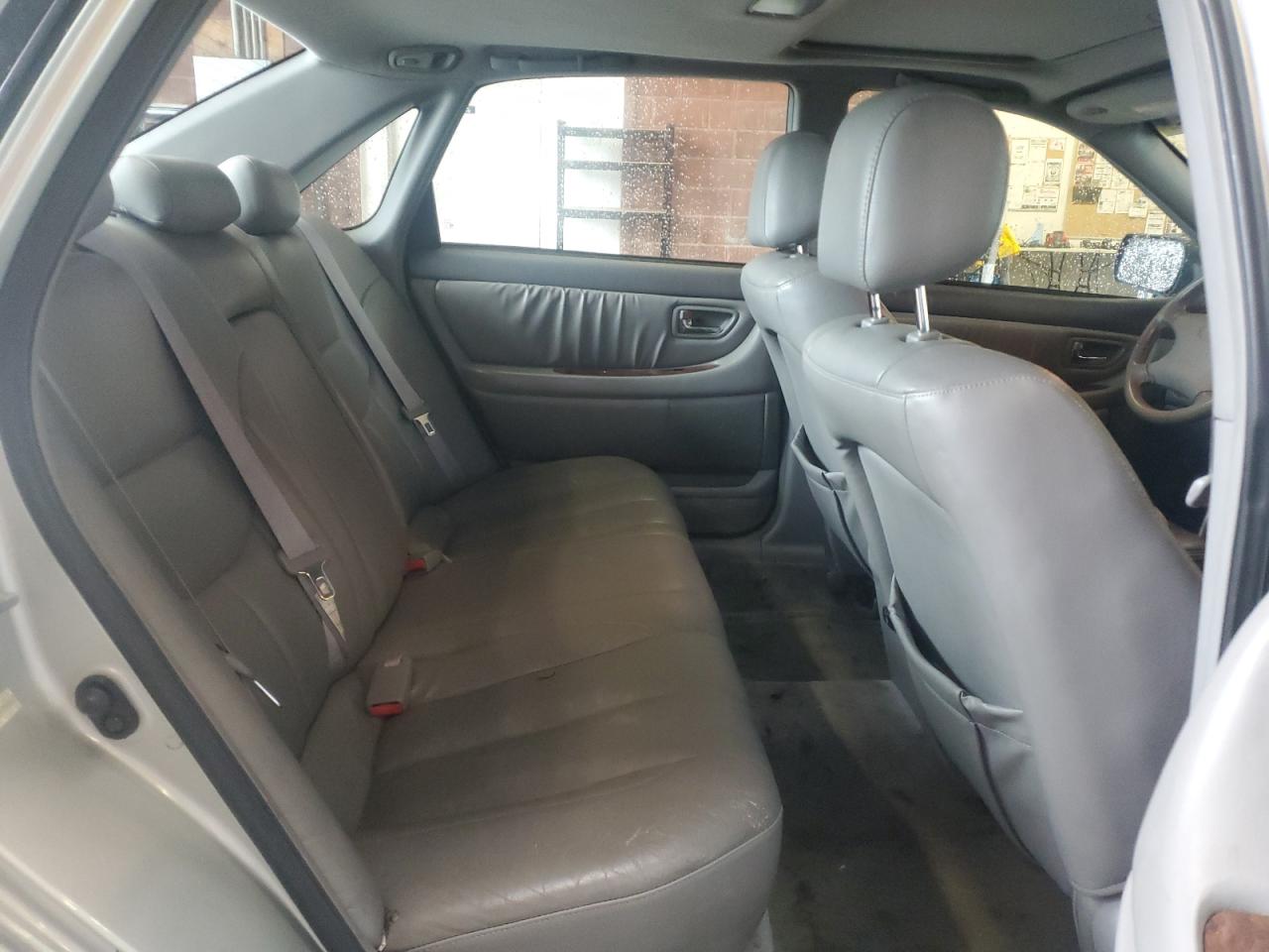 2000 Toyota Avalon - Image 10